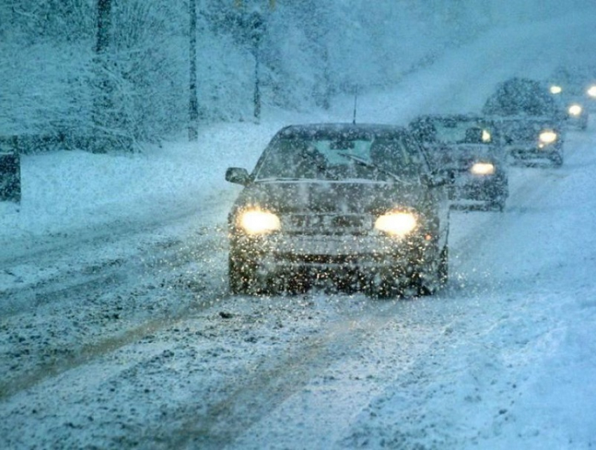 О гололеде и снегопаде предупреждает воронежских водителей ГИБДД 