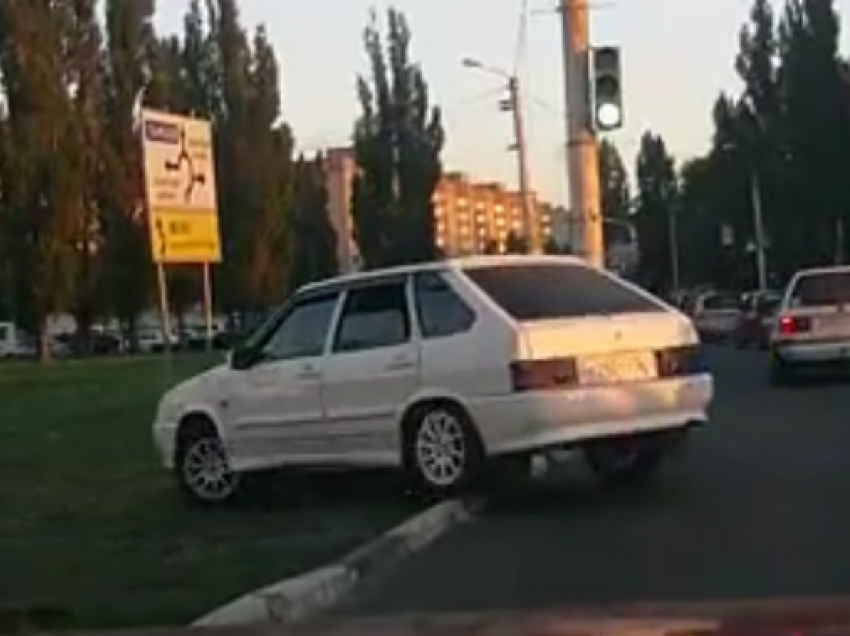 Пьяные десантники объехали пробку по Остужевскому кольцу в Воронеже  