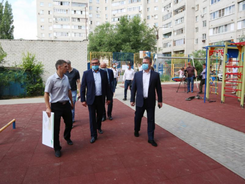 Мэр Воронежа решил отложить введение программы софинансирования при ремонте дворов из-за коронавируса 