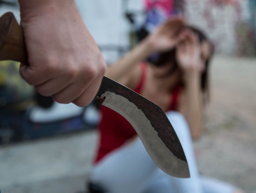 Ножом в лицо: неадекват изрезал щеку воронежцу в Северном микрорайоне