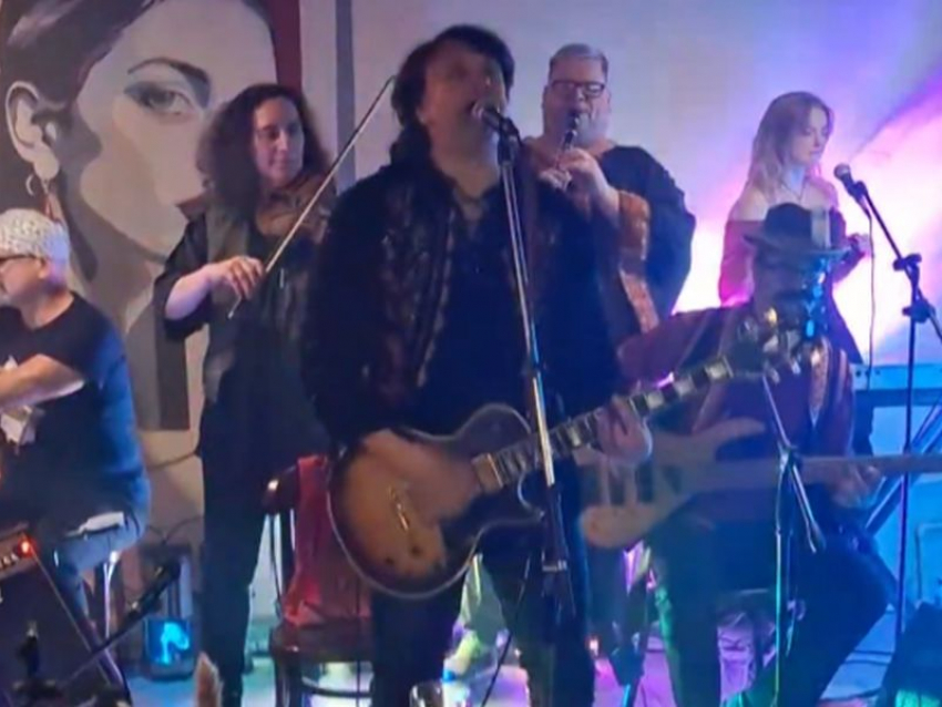 Пестрые мотивы в духе Эмира Кустурицы прозвучали в центре Воронежа