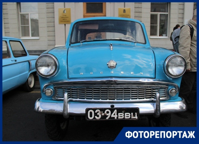 Шик начищенных до блеска ретро-автомобилей показали в Воронеже