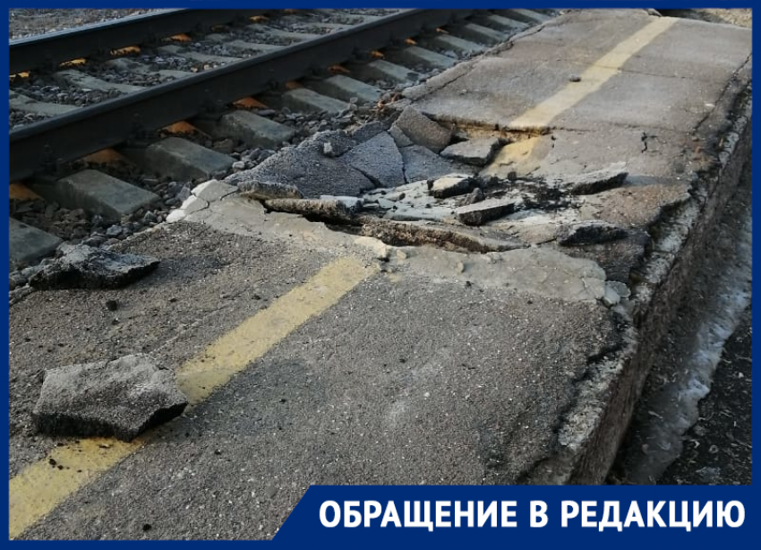 Пассажиры пришли в ужас от состояния перрона на ж/д станции под Воронежем 