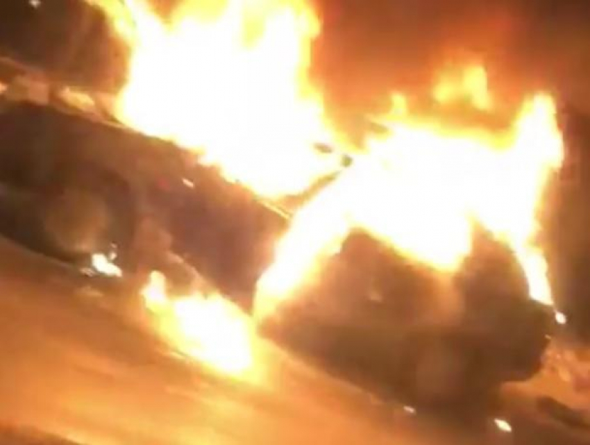 Огненный шторм в машине сняли на видео воронежцы