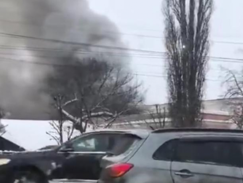 Пожар на хладокомбинате в Воронеже попал на видео