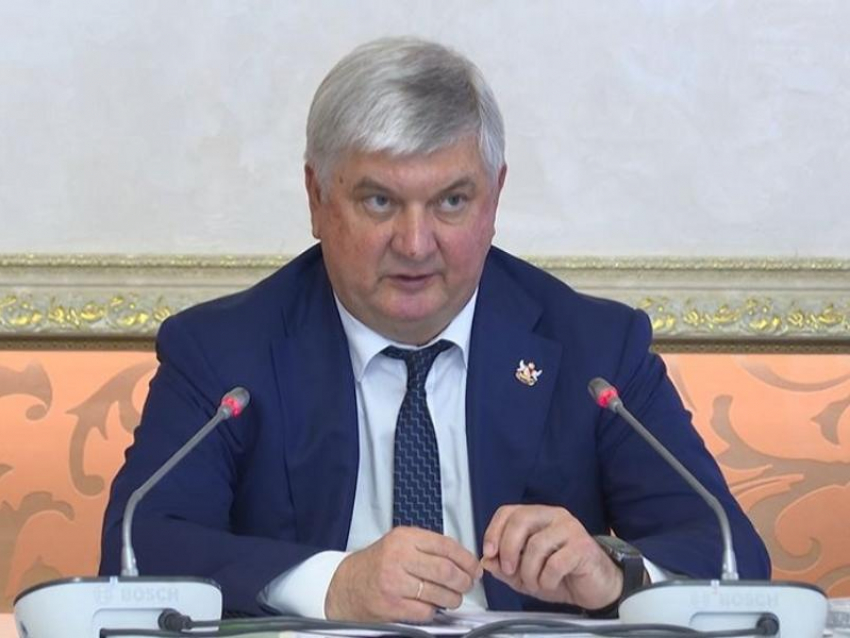 Воронежцам будут помогать заниматься спортом внештатные инструкторы на уличных площадках
