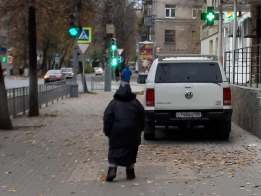 Внедорожник сдали в ГИБДД за дерзкий уход от платных парковок в Воронеже