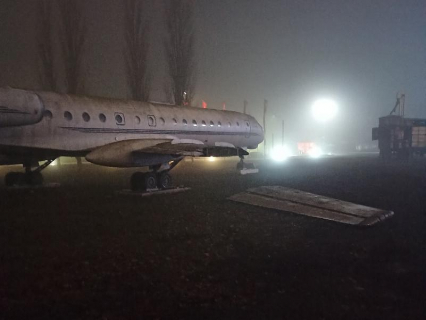 У памятника самолету в воронежском аэропорту отвалилось крыло 