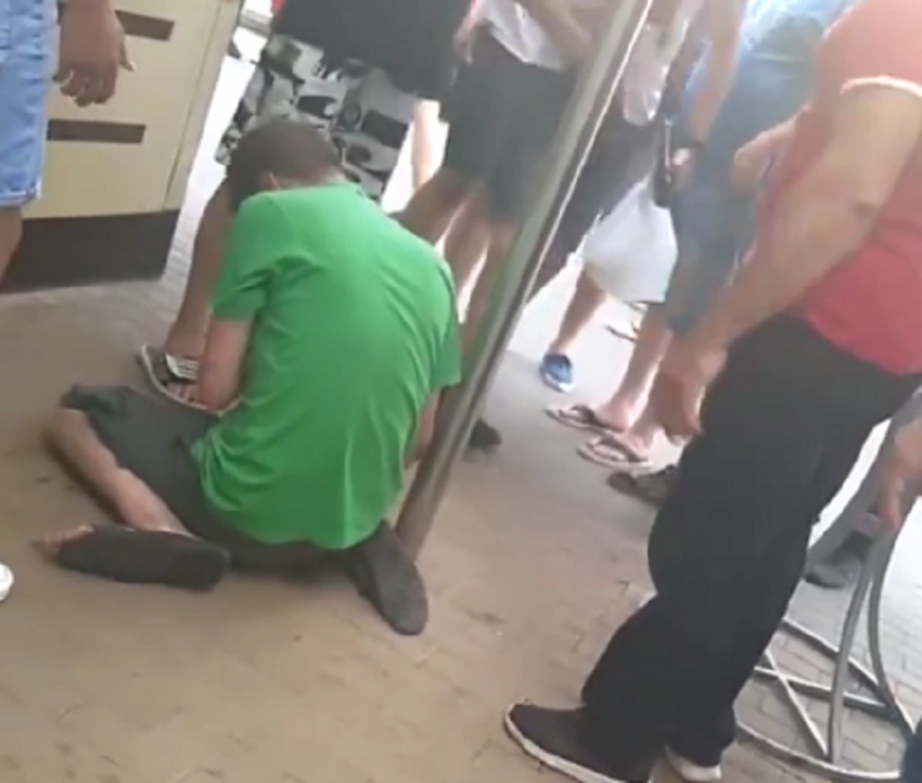 Избиение вора футбольными болельщиками в Воронеже попало на видео 