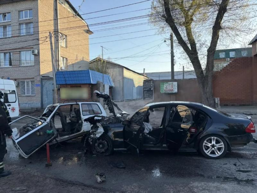Mercedes, вылетевший на встречную полосу, погубил пенсионера на ВАЗе в Воронеже