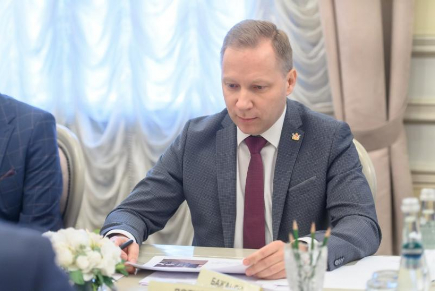 Министру воронежского ЖКХ Бажанову поставили сотни дизлайков