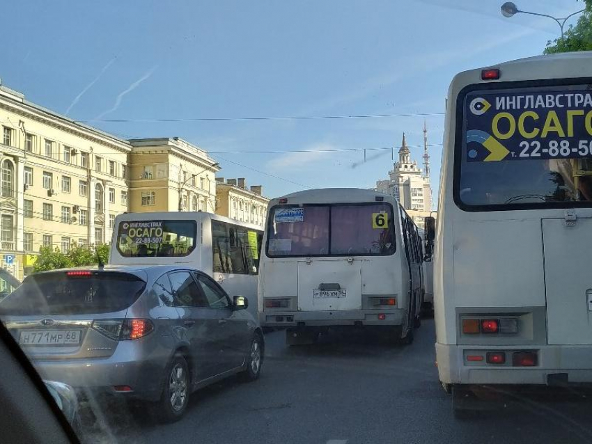 Причину пробки на все времена показали на примере Воронежа