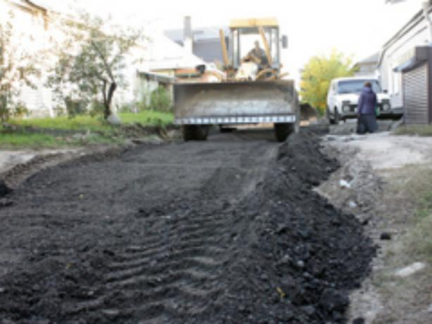 Воронежцы помогли дорожникам отремонтировать улицы в центре города