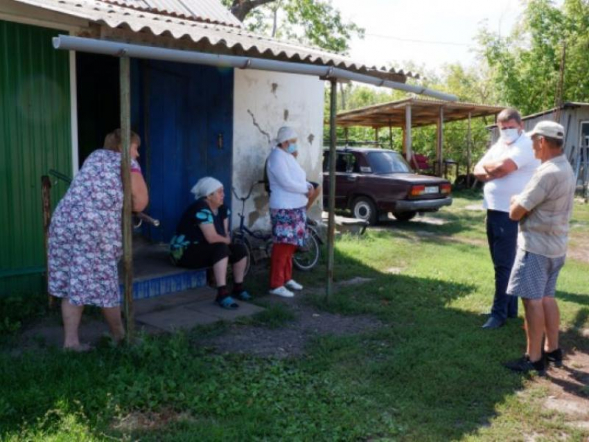 «Жить в таких условиях опасно»: общественники рассказали об ужасном состоянии домов воронежского села