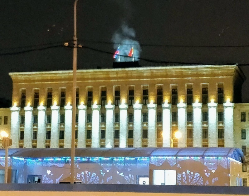 Ночью над воронежским правительством пошёл дым
