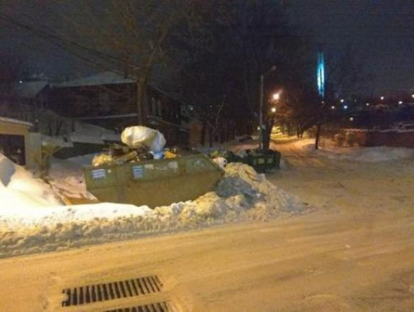 Воронежцы разозлились на убравшего снег тракториста