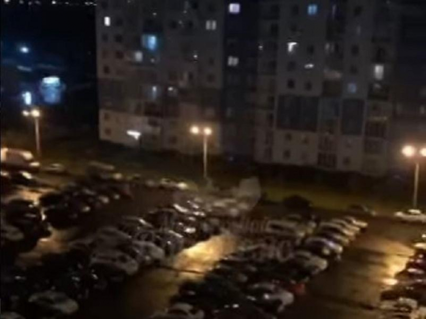Причину ночной бессонницы показали на видео жители воронежского ЖК