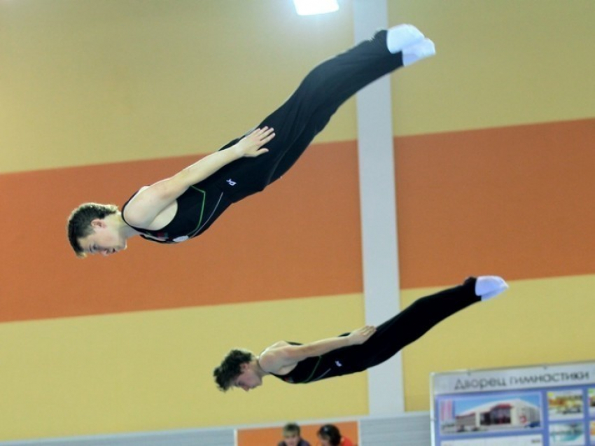 Сильнейший воронежский акробат выиграл этап Кубка Мира по прыжкам на батуте