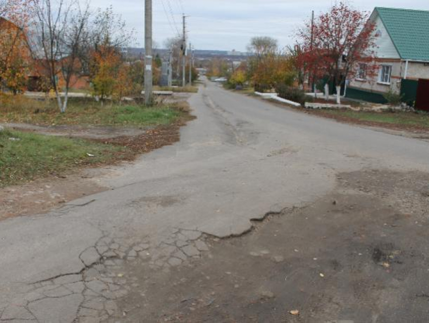 Опасную дорогу к воронежской школе показали общественники