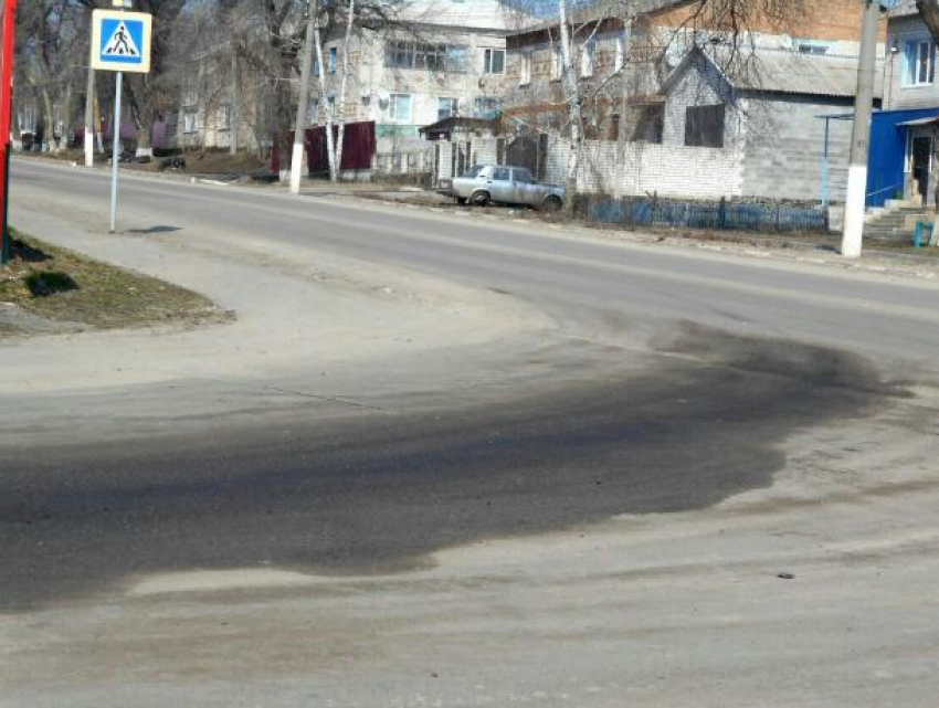 Вещество на дороге под Воронежем разъело краску на машинах