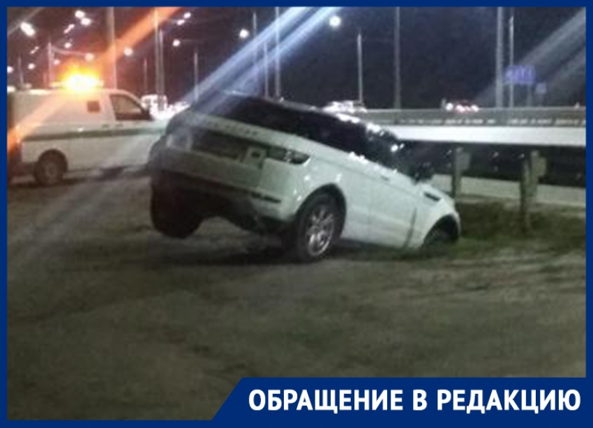 Воронежская дорожная яма скушала Range Rover