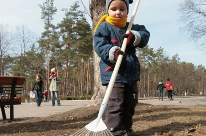 В Воронеже на уборку улиц вышло более 10 тысяч человек