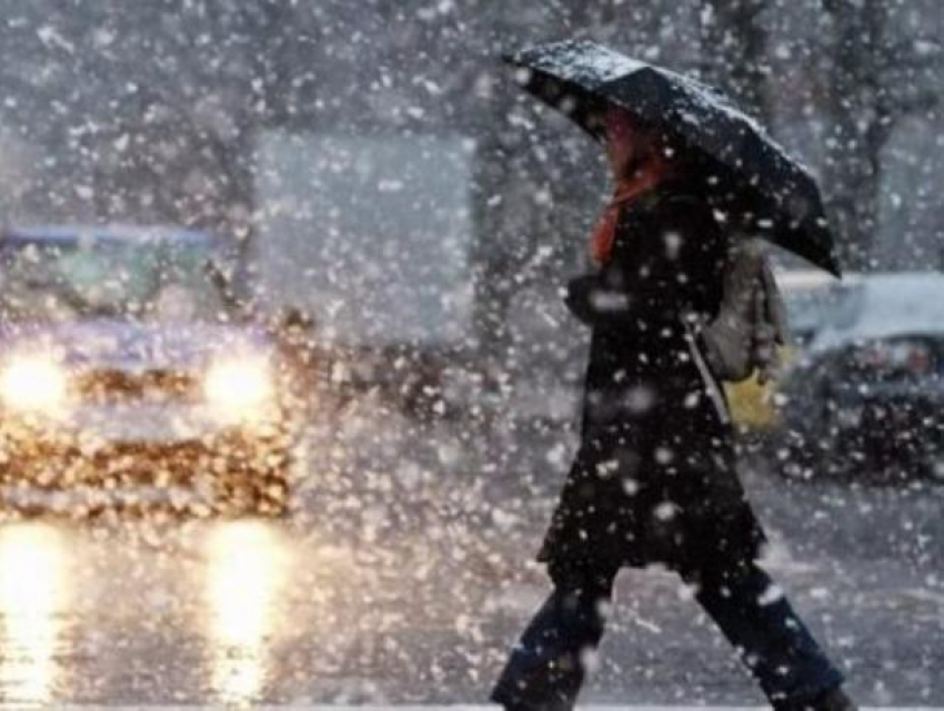 Воронежцев предупредили о штормовом ветре и ливне со снегом