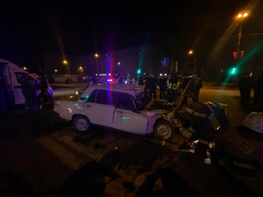 Воронежец испытал удачу в бегстве от полицейских, но врезался в грузовик на чужой машине
