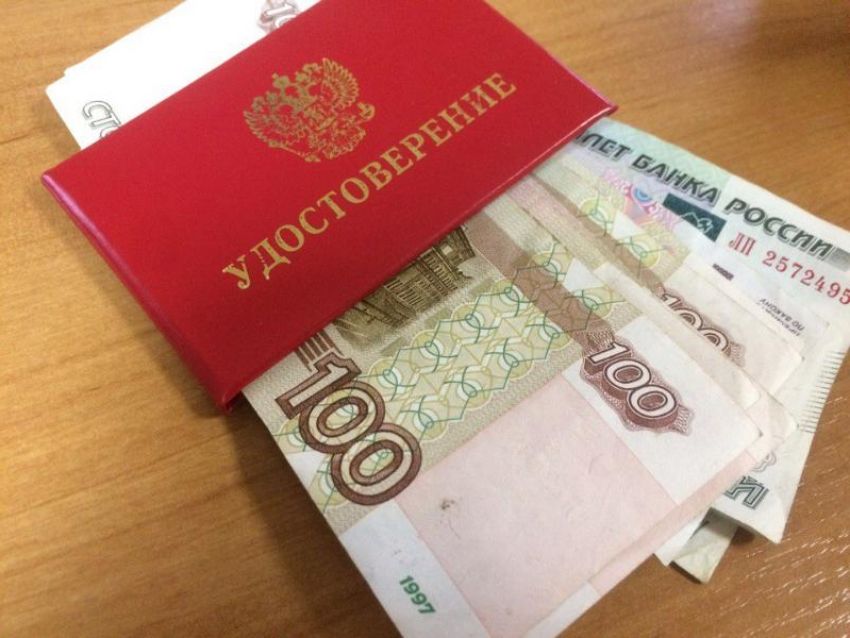 Долларовую взятку попытались дать при помощи уголовного кодекса в Воронеже 