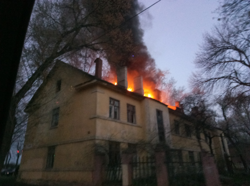 Воронежцы считают, что дом на Ленинградской сожгли намеренно 