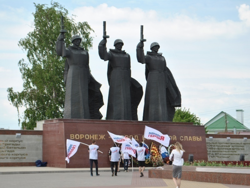  Автопробег Победы из Сахалина встретили в Воронеже