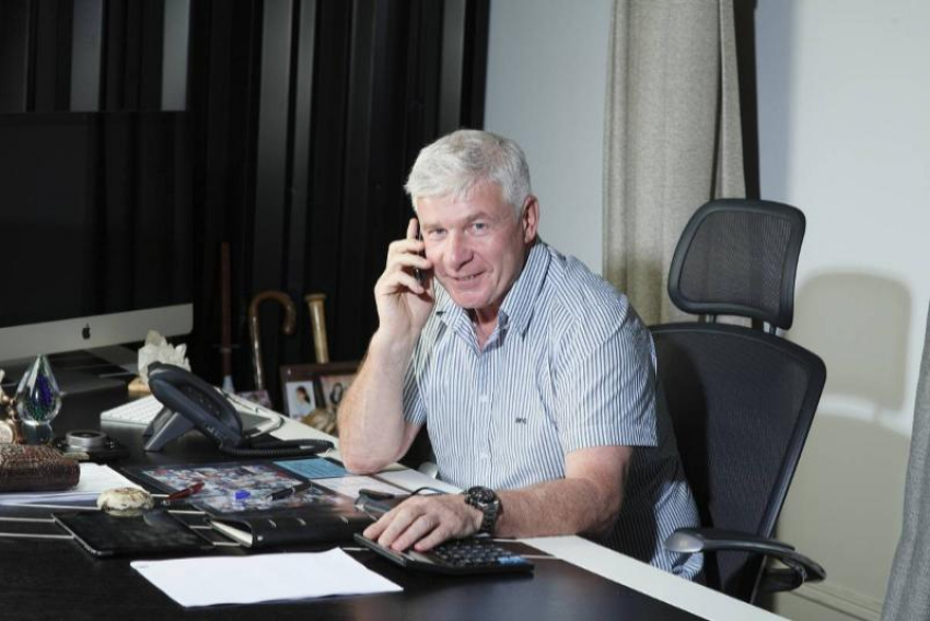 Пряники, мотоциклы и ретро-авто – как живет депутат Воронежской облдумы Сажин