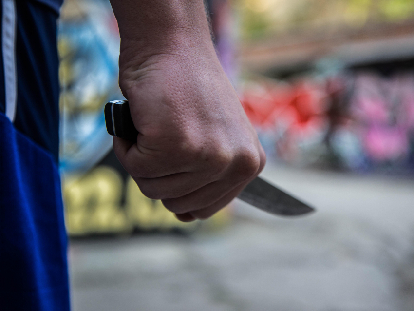 Воронежец получил ножом в грудь после попытки остановить грабителя
