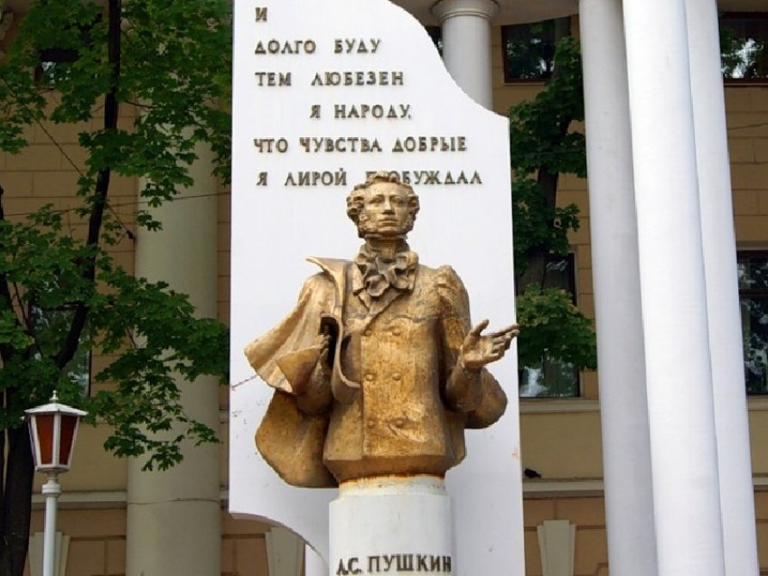 Обновленный сквер им. Пушкина открыли в Воронеже