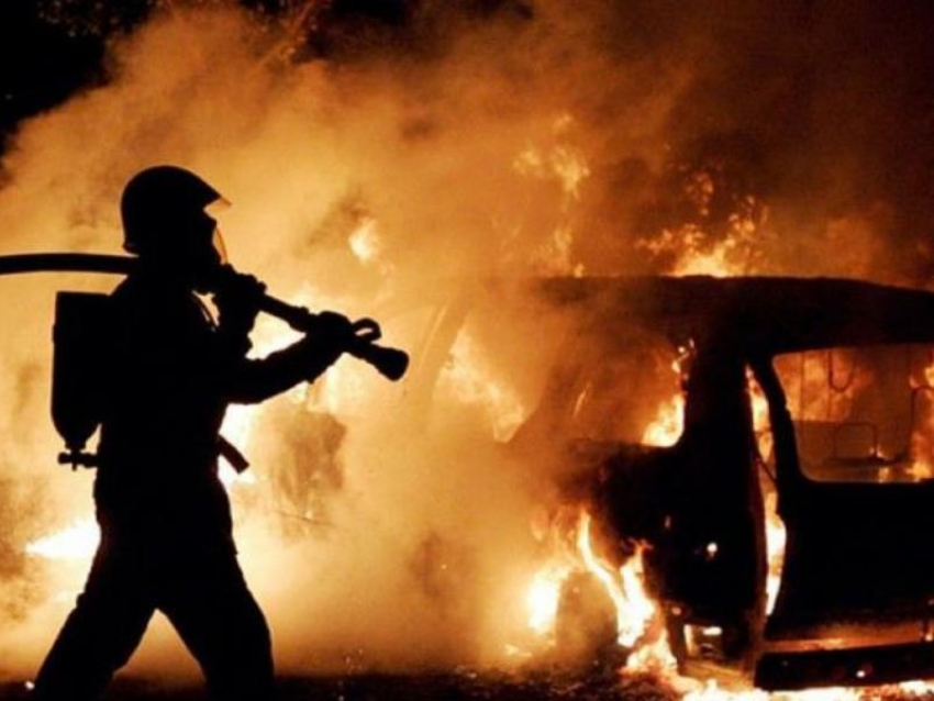 Две иномарки сгорели в Воронеже за несколько часов