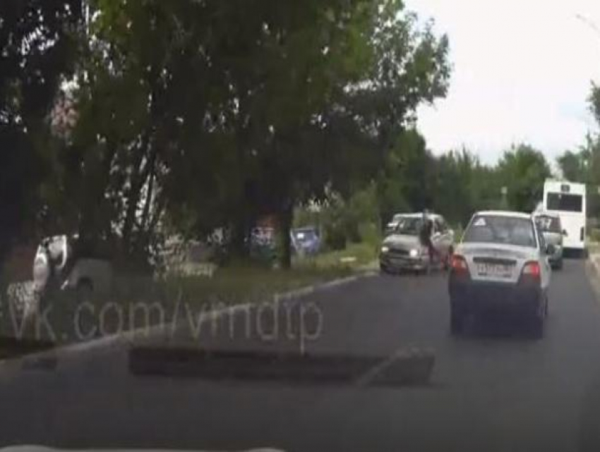 Момент жуткого ДТП с пьяным пешеходом попал на видео в Воронеже