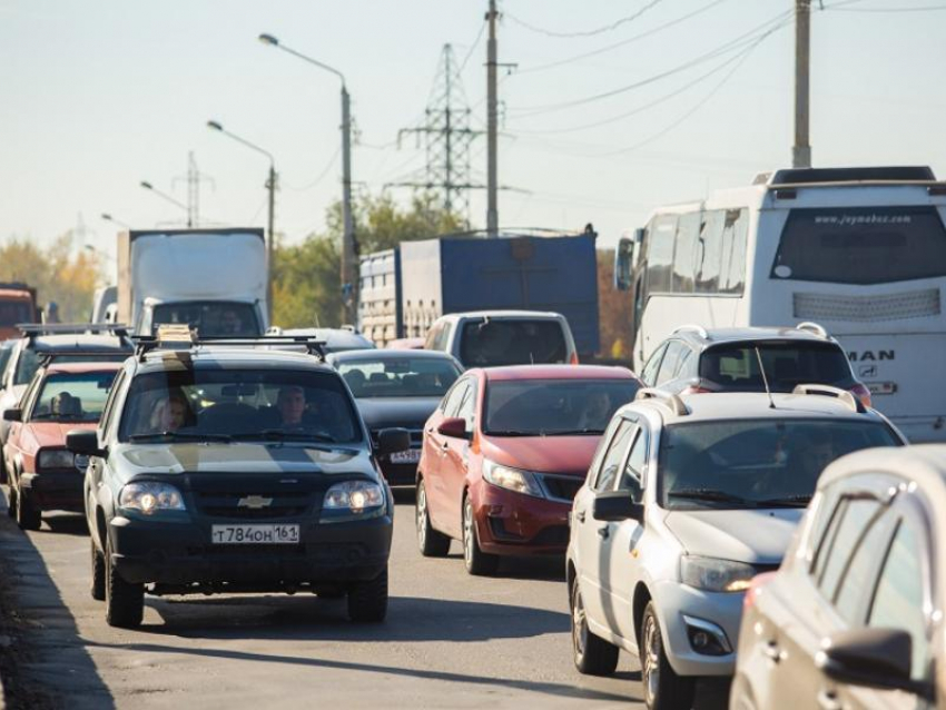 Повышение утильсбора не вызовет подорожания российских легковушек, заявил министр промышленности и торговли Антон Алиханов 