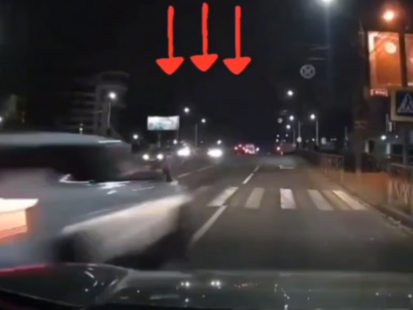 Лихач объяснил на камеру свой поступок на переходе в Воронеже 