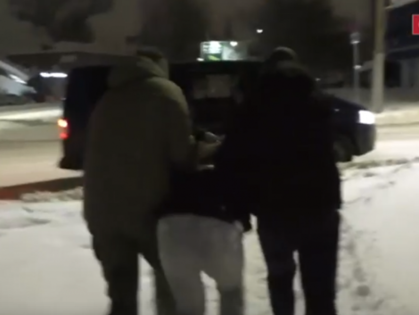 Опубликовано видео задержания украинского диверсанта, который готовил теракт в Воронеже 