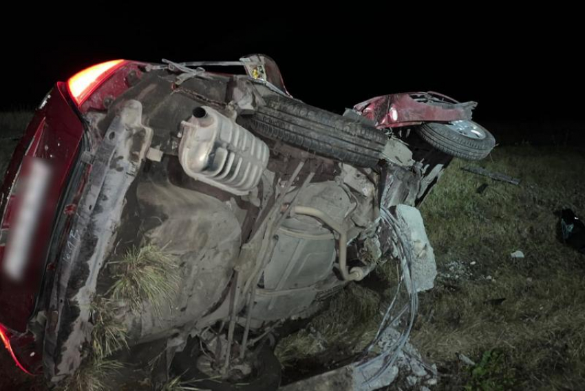 Водитель иномарки погиб после столкновения с бетонной опорой в Воронежской области