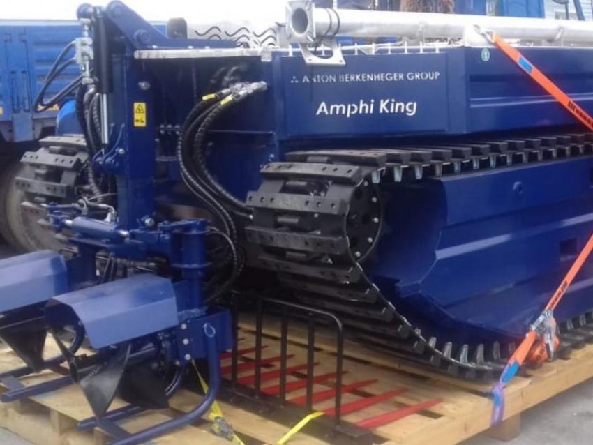 В реку Воронеж запустили лодку-амфибию с функцией косилки, но служить она будет другому региону