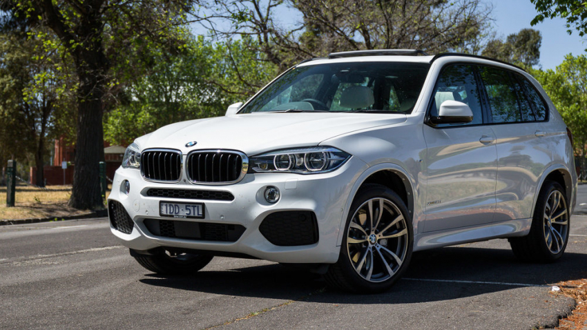 47-летний мужчина разбил металлической палкой BMW X5 под Воронежем 