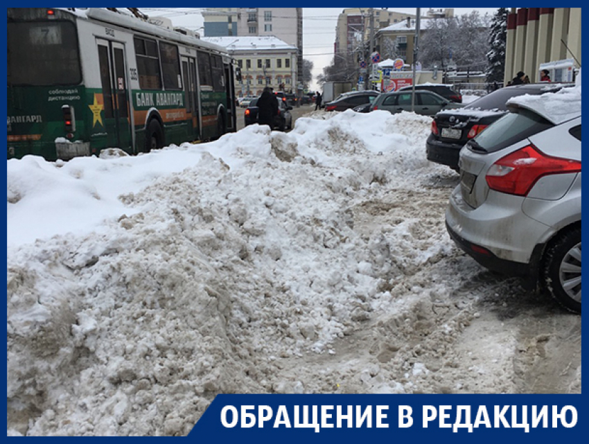 Непролазные платные парковки показали на фото в Воронеже