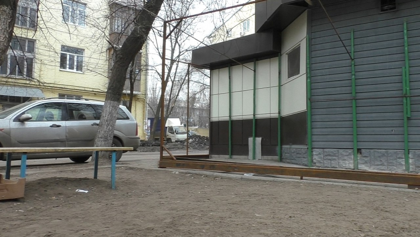 Воронежский бизнесмен решил расширить павильон за счет детской площадки