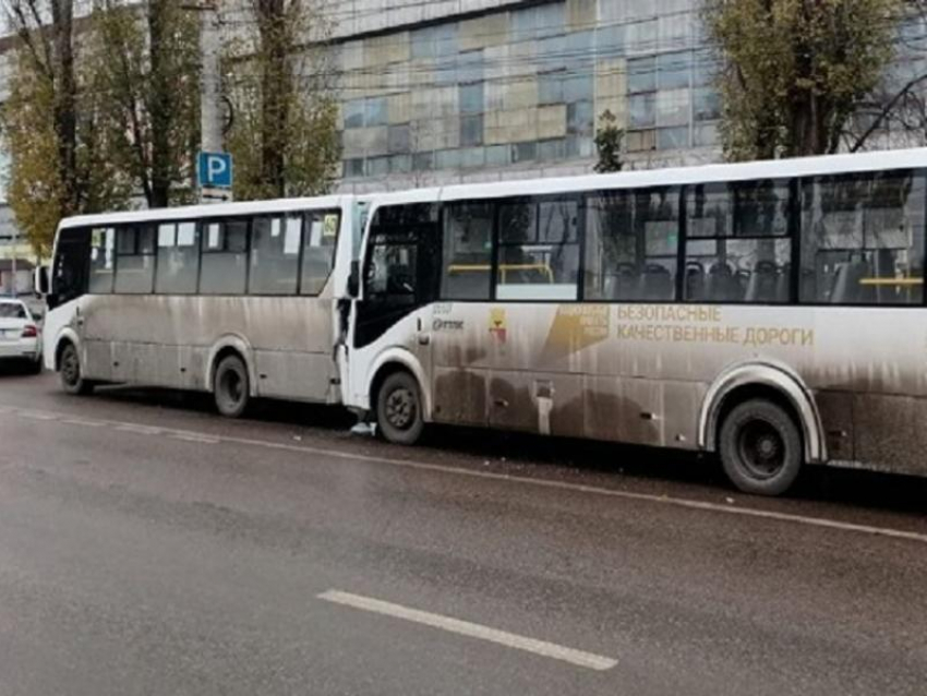 Следователи проверят ДТП с участием двух маршруток, где пострадал ребёнок и взрослые в Воронеже