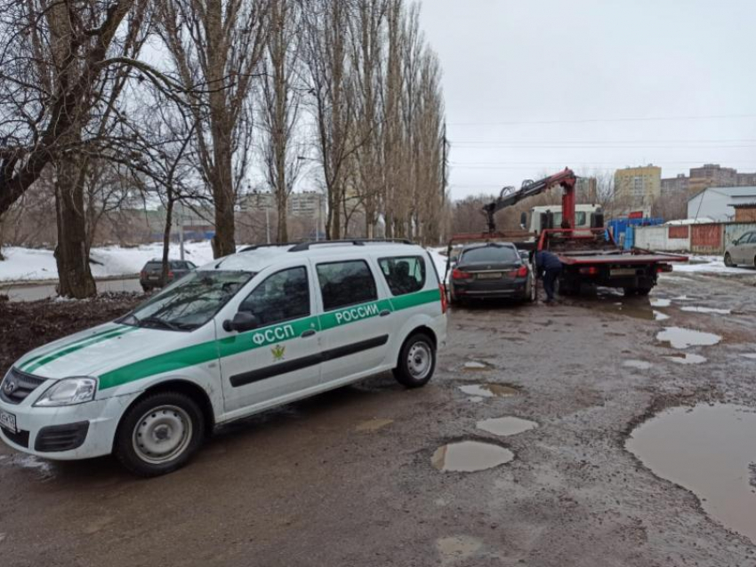 BMW воронежца арестовали за двухмиллионный долг