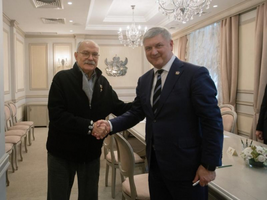 Что пожелал воронежский губернатор Гусев Никите Михалкову на его юбилей