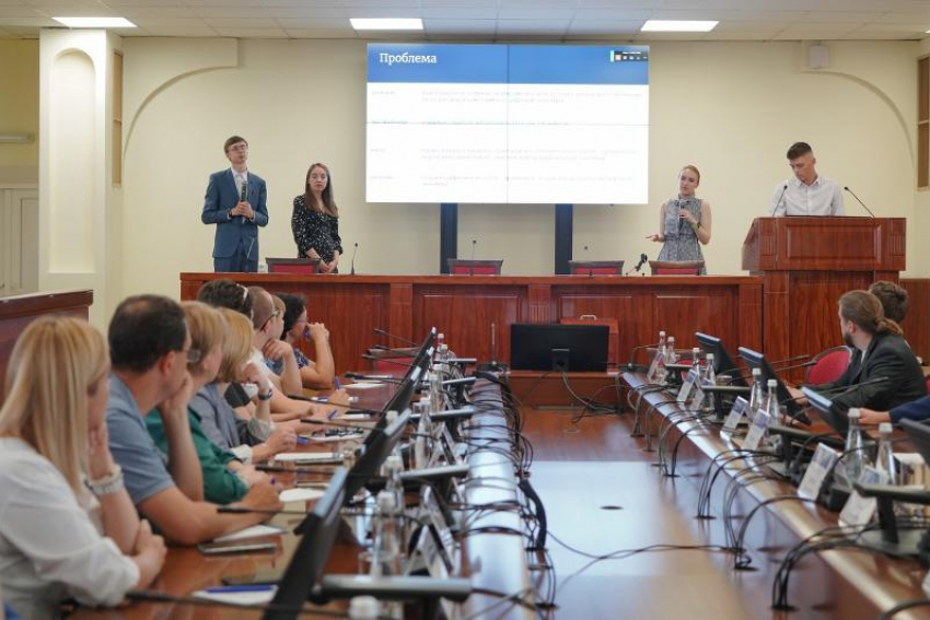 В ВГУ презентовали первую версию проекта «Финграмм» для школьников