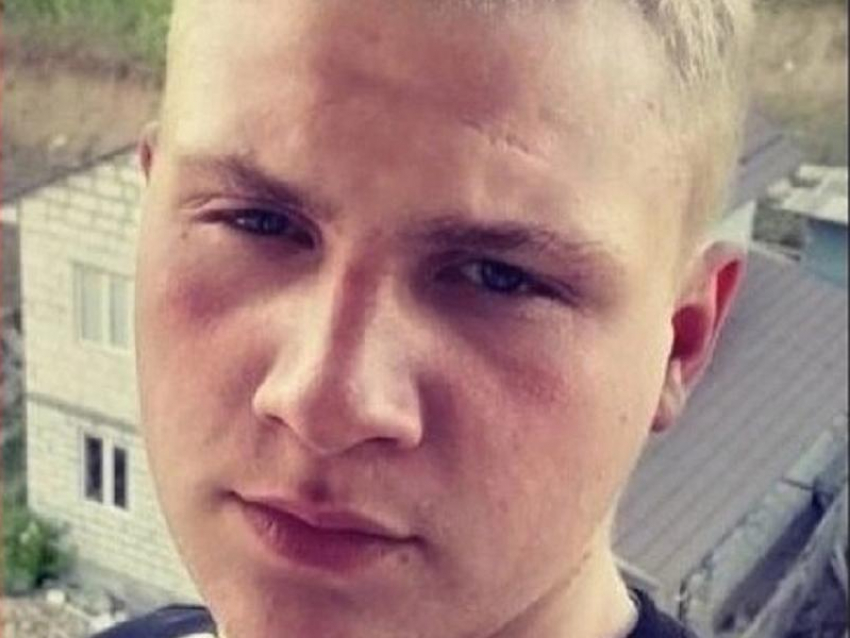 15-летний парень в голубых джинсах и рубашке внезапно пропал под Воронежем