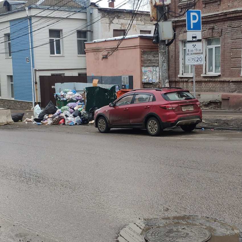 За эти платные парковки стыдно: улица Сакко и Ванцетти